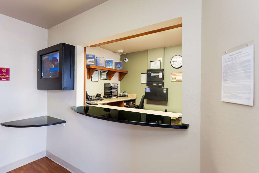 Woodspring Suites Williston Dalaman gambar